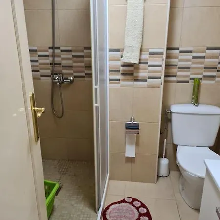 5 Mins From The Beach With Pool Апартаменти