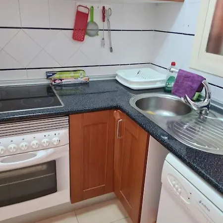 Апартаменти 5 Mins From The Beach With Pool